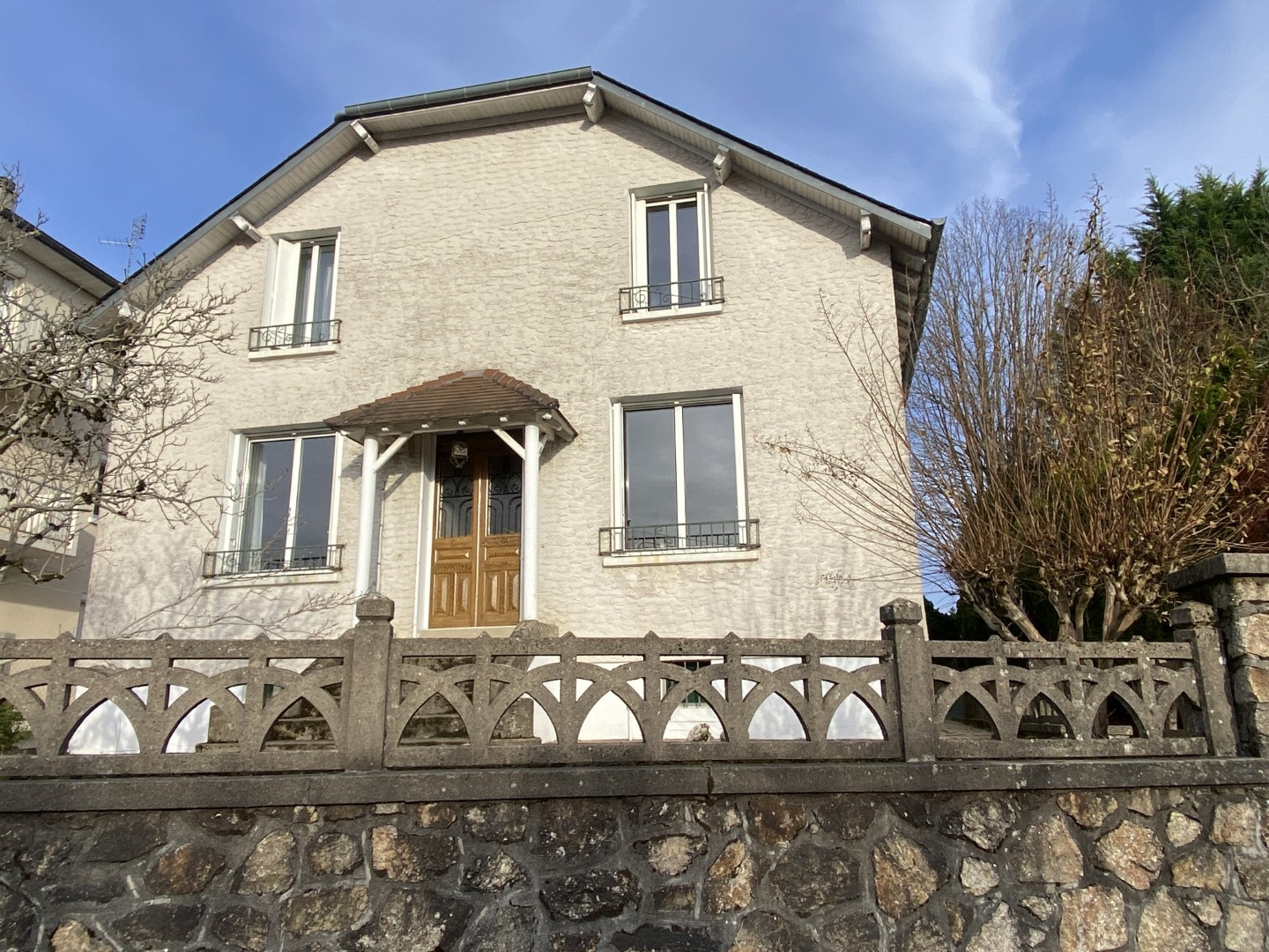 GRANDE MAISON AVEC JARDIN PROCHE CENTRE