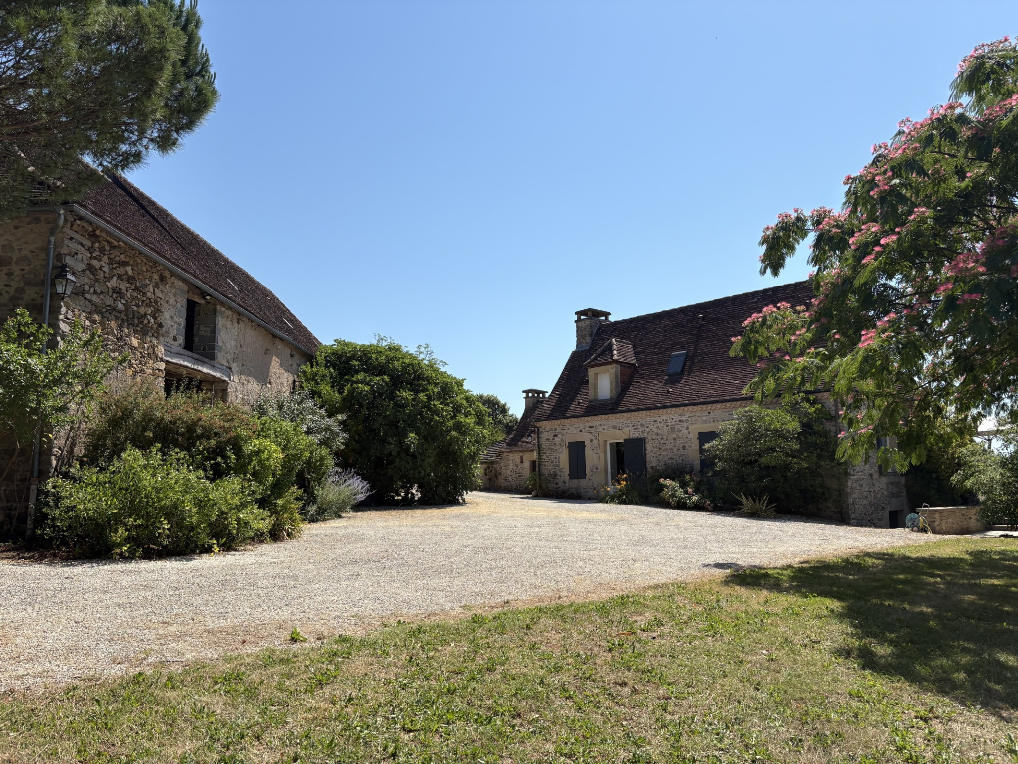 Genis Magnifique propriété Périgourdine avec gite, piscine,
