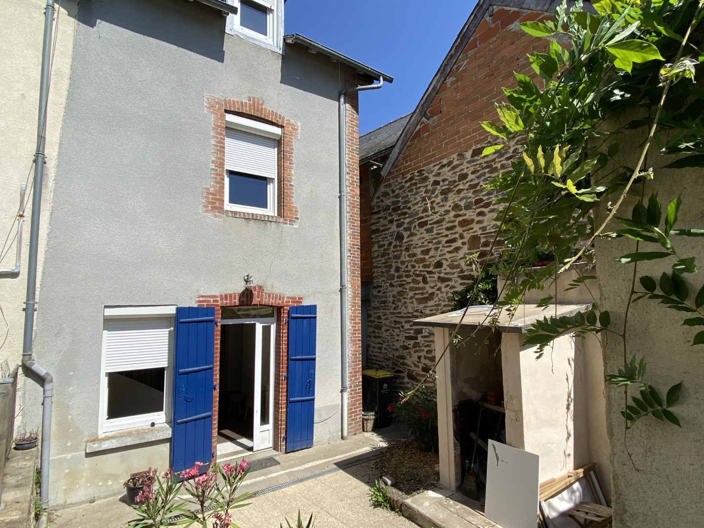 POMPADOUR CENTRE MAISON RENOVEE AVEC JARDIN PROCHE COMMERCES