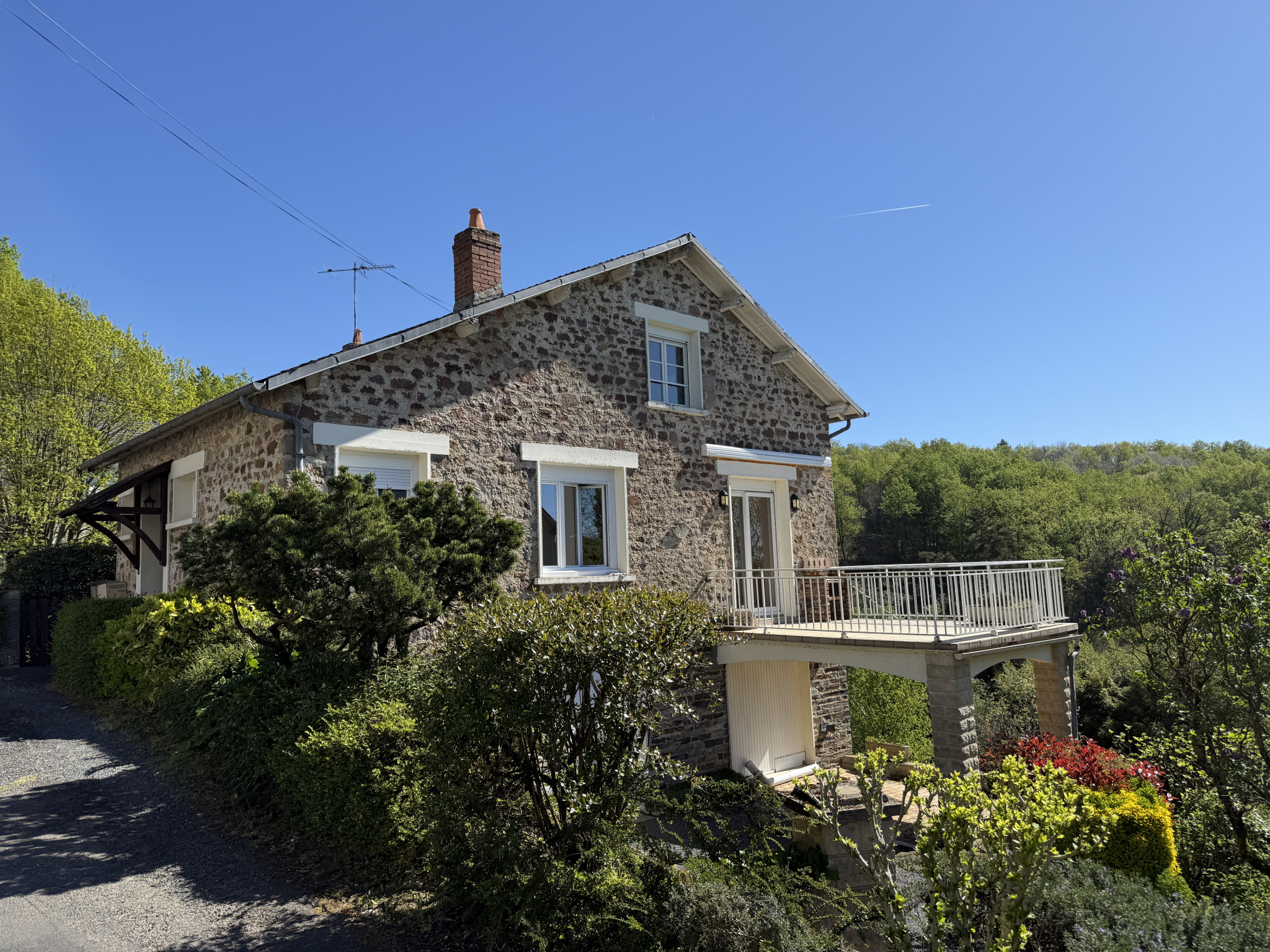 AGREABLE MAISON AVEC TERRASSE ET JARDIN