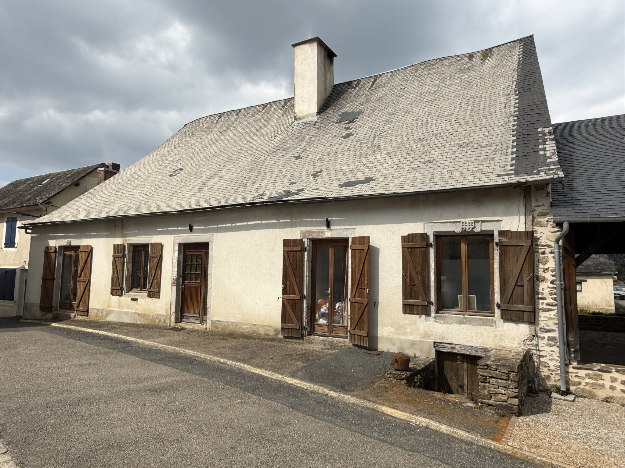 GRANDE MAISON DE PLAIN PIED RENOVEE