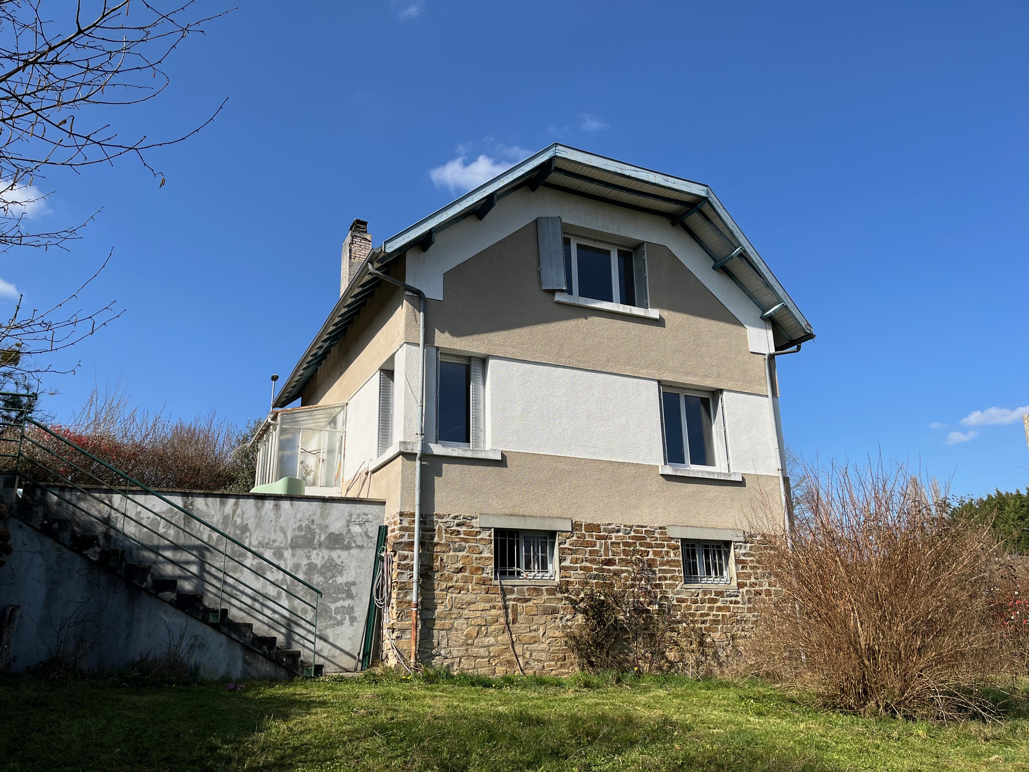 Coussac Bonneval Maison du bourg ; 3 pièces sur sous-sol, ja