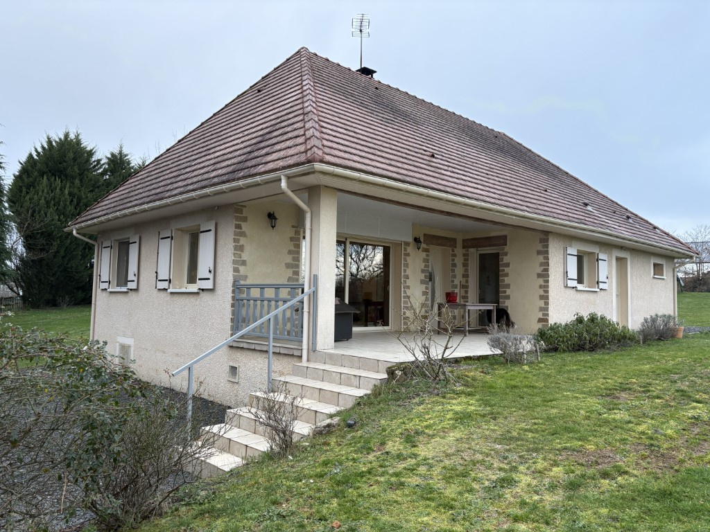 PAVILLON DE PLAIN A LA CAMPAGNE, ENTRE OBJAT ET POMPADOUR