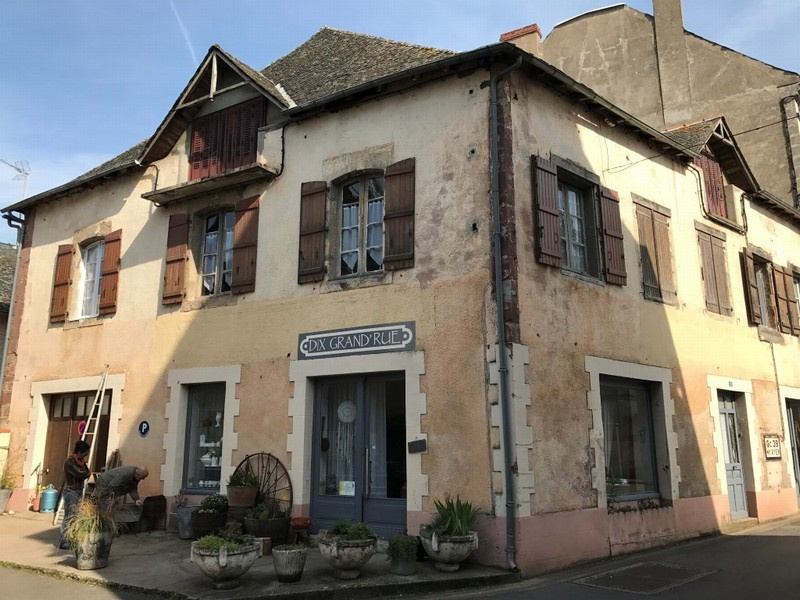GRANDE MAISON DE VILLAGE AVEC JARDIN